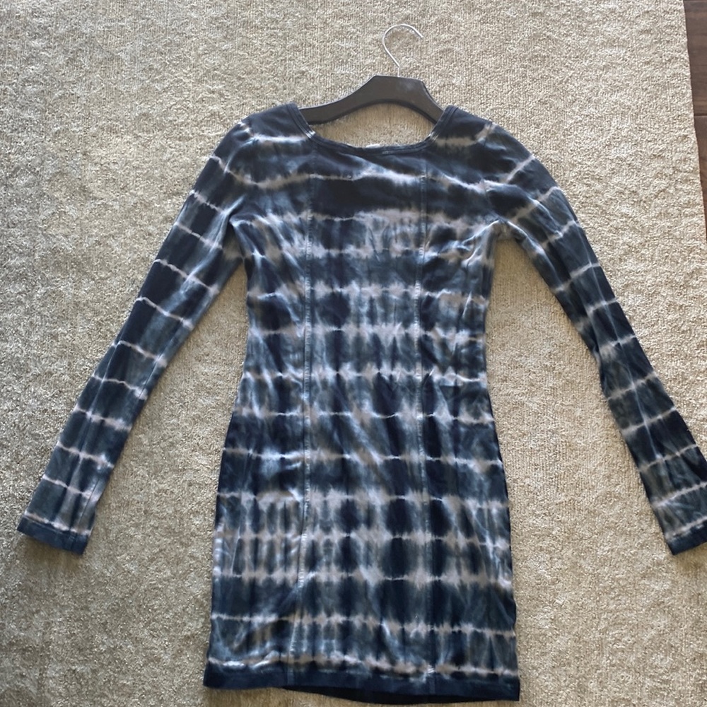 Billabong adorable dress or cover up. Size small - Picture 2 of 5